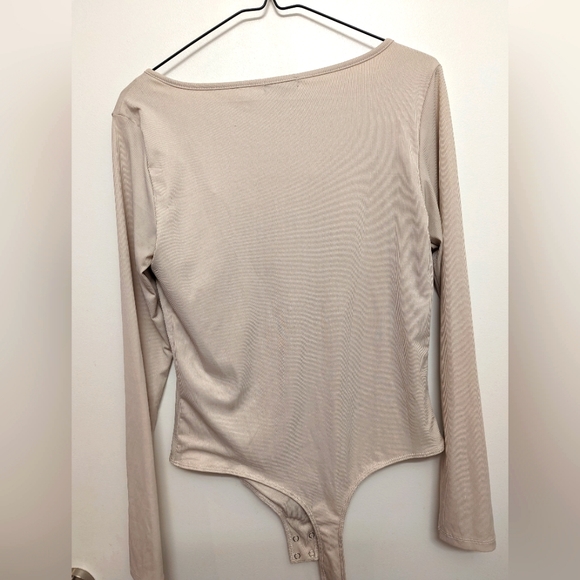 Dynamite Plunge Neck Cream Bodysuit - Picture 4 of 4